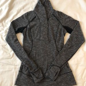 LULULEMON PULL OVER SIZE 2
